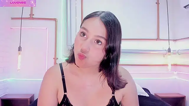 AmelieCooper online show from May 2026 03:50:02 PM