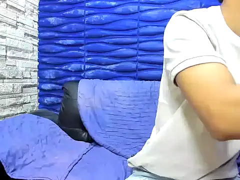 milox castro online show from April 2026 04:55:01 PM