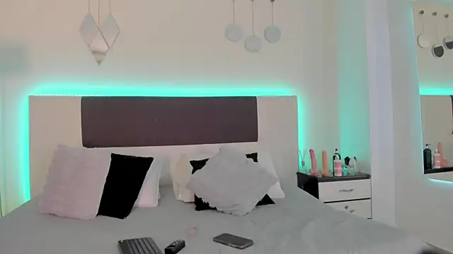 Sky Loren online show from May 2026 02:32:01 AM