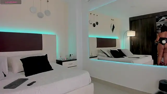 Sky Loren online show from May 2026 04:19:02 AM