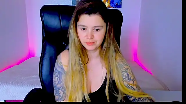 Snapshot of Natali_Secret chatting on May 2026 09:50:01 AM Natali Secret online show from May 2026 09:50:01 AM
