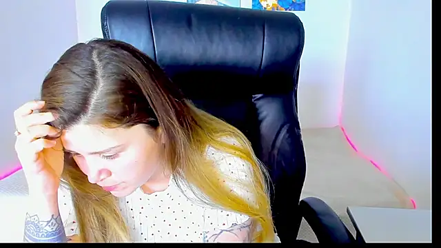 Snapshot of Natali_Secret chatting on May 2026 09:52:02 AM Natali Secret online show from May 2026 09:52:02 AM