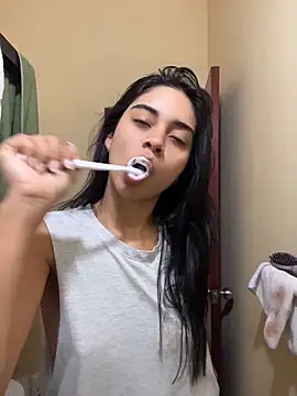 mia moonna online show from May 2026 11:52:01 AM