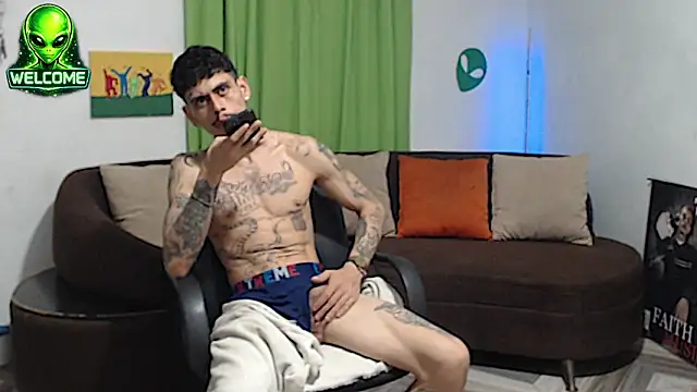 alpha zom online show from May 2026 02:52:01 AM