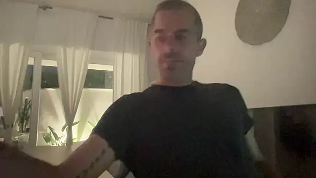 Riccardo86xx online show from May 2026 06:52:02 PM