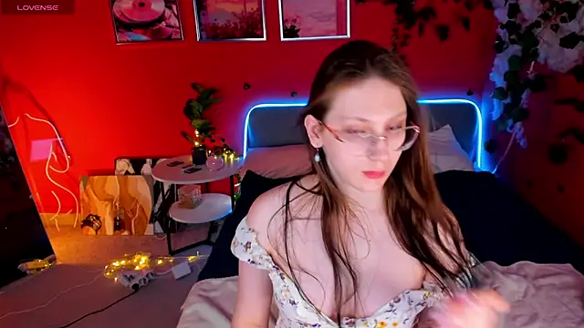 Queen Milena online show from May 2026 12:20:01 PM