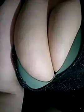 Snapshot of beauty-curvy chatting on April 2026 01:07:02 PM beauty-curvy online show from April 2026 01:07:02 PM