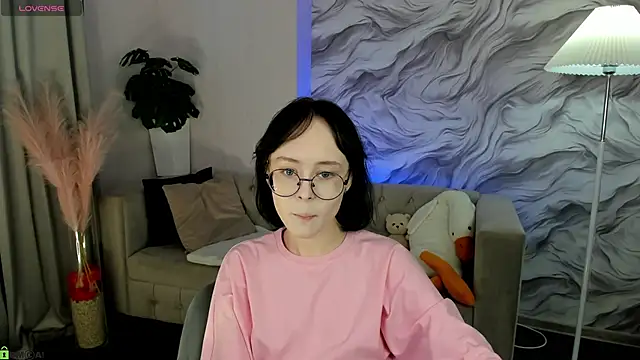 Lilac-Muse online show from June 2026 11:10:01 AM