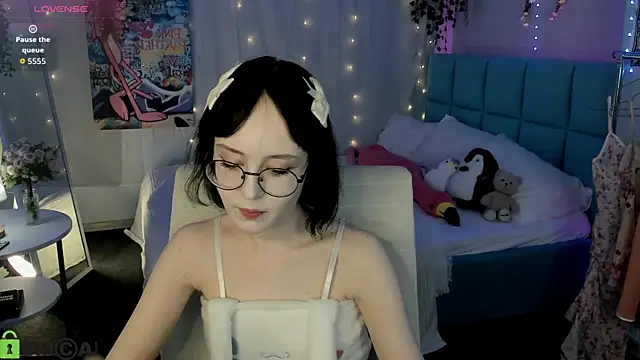 Lilac-Muse online show from June 2026 11:05:01 AM