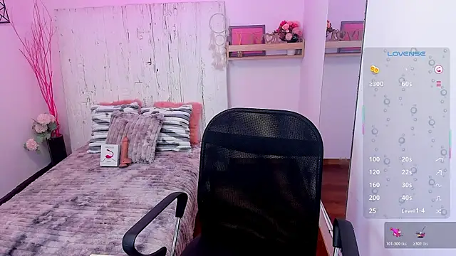 Lana Fiore online show from July 2026 06:59:01 PM