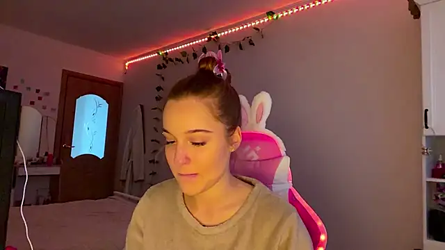 TrixyPaw online show from April 2026 08:41:01 AM