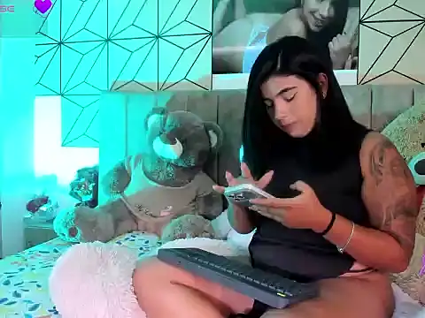 Snapshot of Vanessa__lopez1 chatting on May 2026 08:14:01 PM Vanessa lopez1 online show from May 2026 08:14:01 PM