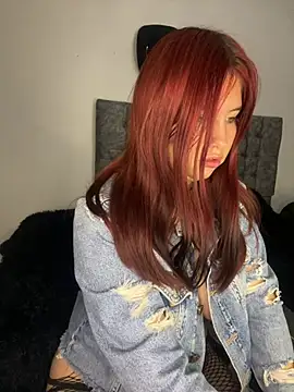Snapshot of Caro_redd chatting on May 2026 02:02:01 PM Caro redd online show from May 2026 02:02:01 PM