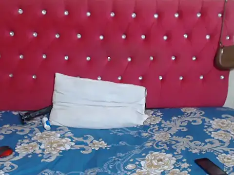 QueensBettyX96 online show from June 2026 02:15:01 PM