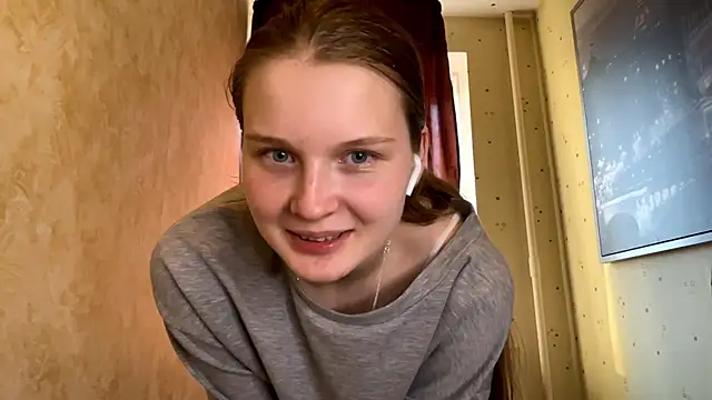 LongChillGerl online show from May 2026 05:32:02 PM
