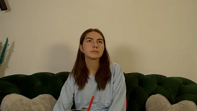 Snapshot of AlisaAlarie chatting on May 2026 06:57:01 AM AlisaAlarie online show from May 2026 06:57:01 AM