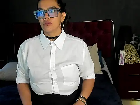 ZiaNoir  online show from May 2026 08:36:01 PM