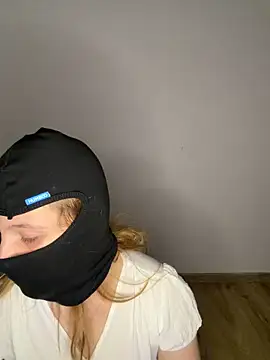 SweetyLucy555 online show from June 2026 11:35:02 PM