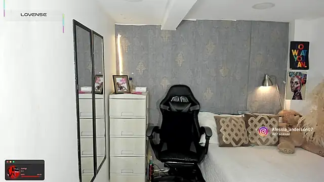 alessia anderson online show from September 2025 12:47:02 AM