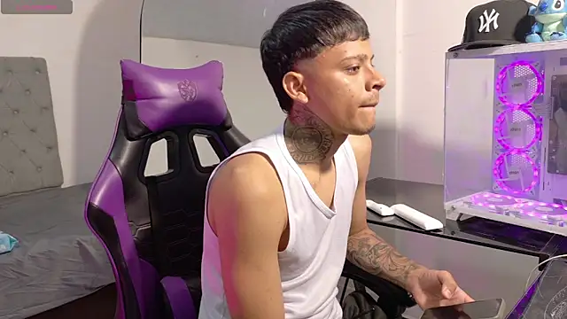 Masterjustin4444 online show from April 2026 07:56:02 PM