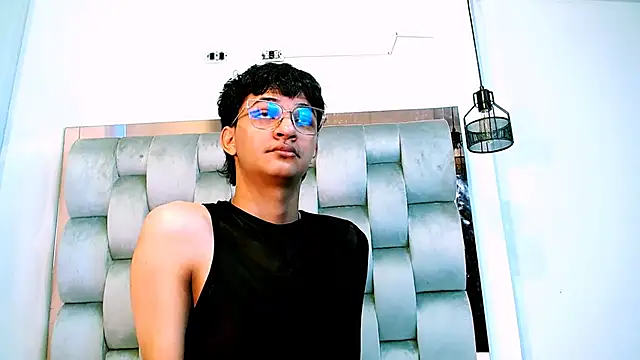 Snapshot of SahirCharm chatting on June 2026 02:07:02 PM SahirCharm online show from June 2026 02:07:02 PM