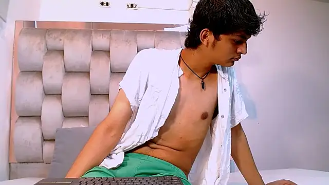 Snapshot of SahirCharm chatting on May 2026 11:38:02 AM SahirCharm online show from May 2026 11:38:02 AM