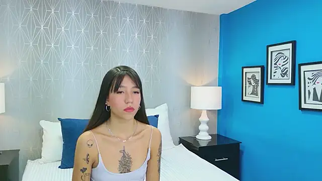 Snapshot of VioletSweetts chatting on May 2026 07:22:01 PM VioletSweetts online show from May 2026 07:22:01 PM