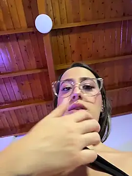 RenataVelasquez online show from June 2026 04:01:01 AM