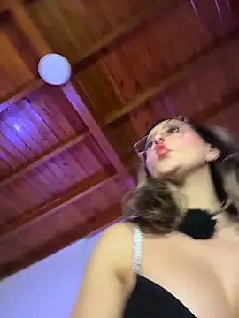 RenataVelasquez online show from May 2026 04:05:01 AM
