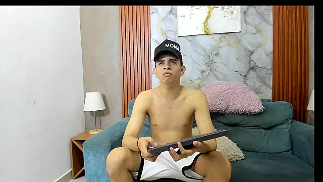 LOVE GUYS1 online show from July 2026 01:21:02 PM
