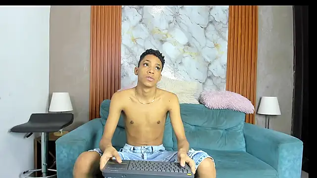 LOVE GUYS1 online show from June 2026 01:32:01 PM