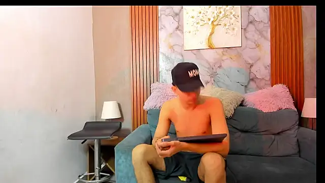 LOVE GUYS1 online show from July 2026 01:55:01 PM