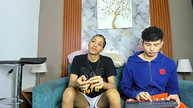 LOVE GUYS1 online show from May 2026 01:37:02 PM