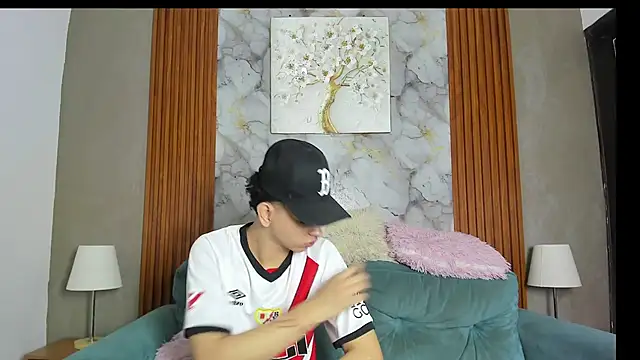 LOVE GUYS1 online show from June 2026 01:34:01 PM