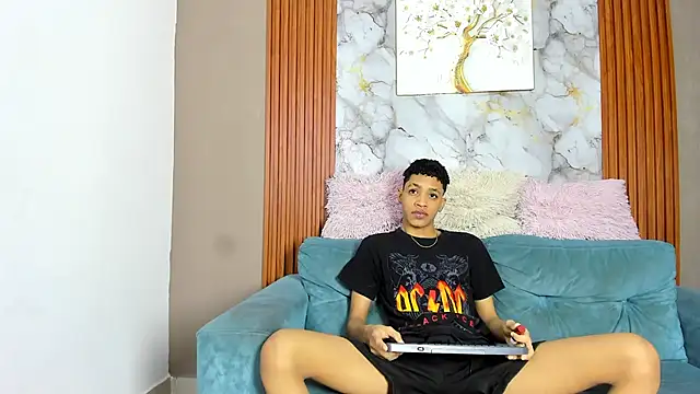 LOVE GUYS1 online show from May 2026 01:16:01 PM