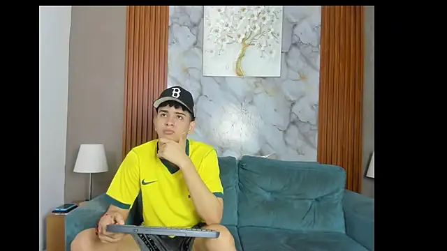 LOVE GUYS1 online show from May 2026 01:39:02 PM