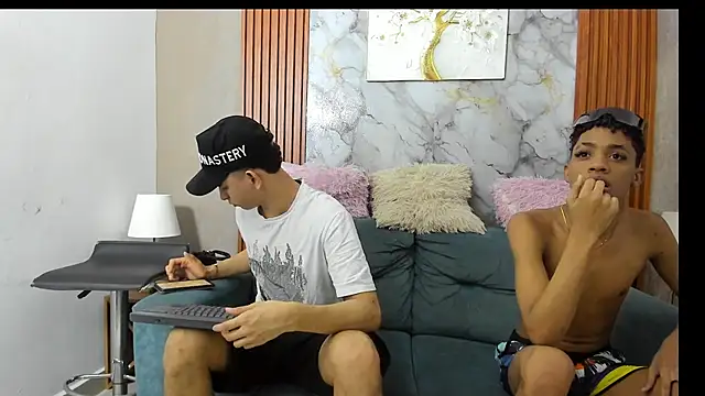 LOVE GUYS1 online show from June 2026 01:17:02 PM