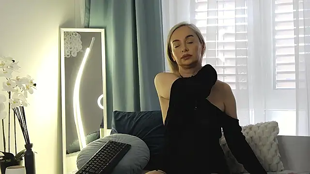 OrianaWade online show from May 2026 05:44:01 AM