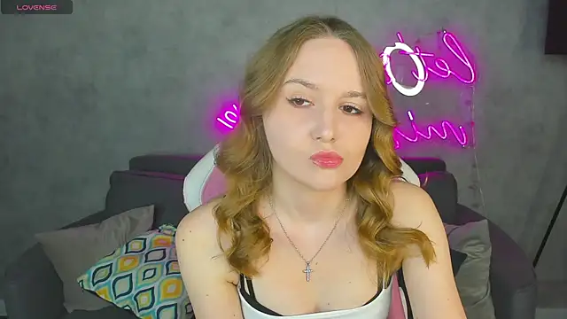 Snapshot of Emmaa_Kimm chatting on June 2026 01:00:01 AM Emmaa Kimm online show from June 2026 01:00:01 AM