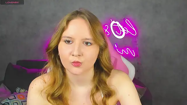 Snapshot of Emmaa_Kimm chatting on June 2026 01:06:02 AM Emmaa Kimm online show from June 2026 01:06:02 AM