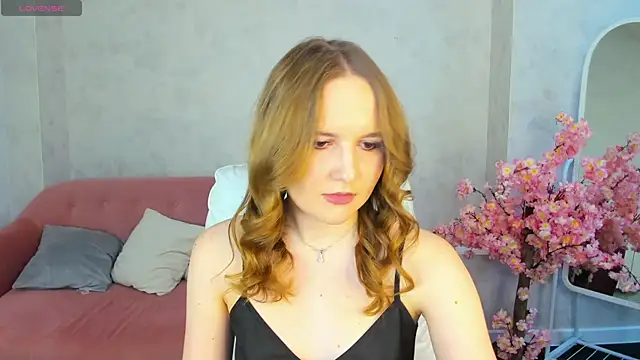 Snapshot of Emmaa_Kimm chatting on June 2026 01:05:01 AM Emmaa Kimm online show from June 2026 01:05:01 AM