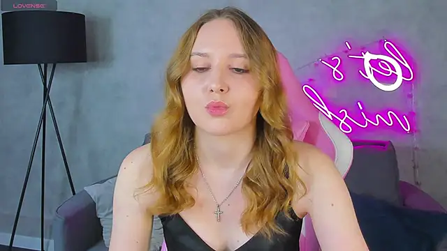Snapshot of Emmaa_Kimm chatting on June 2026 01:03:01 AM Emmaa Kimm online show from June 2026 01:03:01 AM