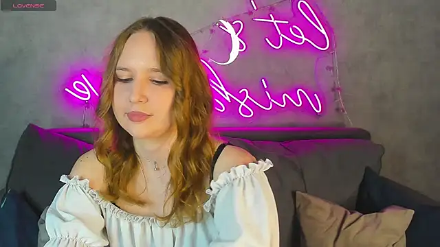 Snapshot of Emmaa_Kimm chatting on May 2026 01:02:01 AM Emmaa Kimm online show from May 2026 01:02:01 AM