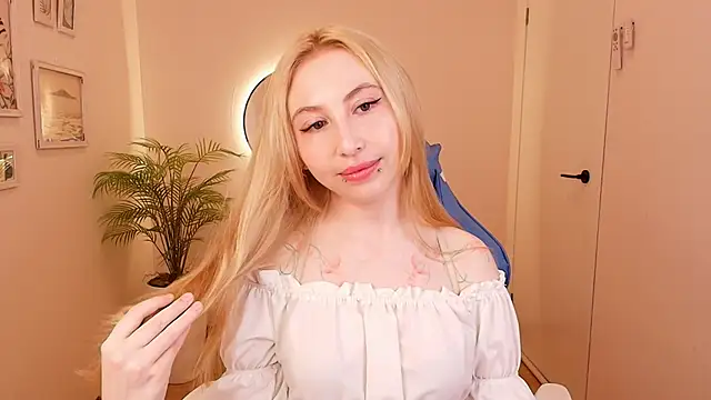 Snapshot of MilkChoc0late chatting on May 2026 02:30:01 AM MilkChoc0late online show from May 2026 02:30:01 AM