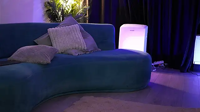 LisaLorenz online show from August 2026 07:44:01 PM