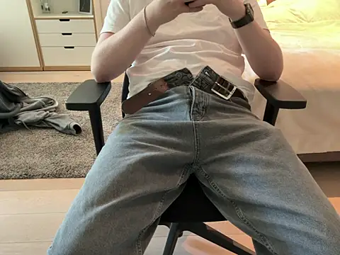 hotbiboy2003 online show from April 2026 02:10:01 PM