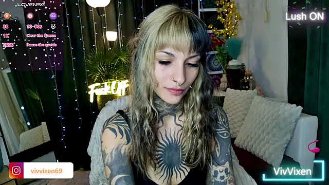 Snapshot of VivVixen chatting on May 2026 08:25:01 PM VivVixen online show from May 2026 08:25:01 PM