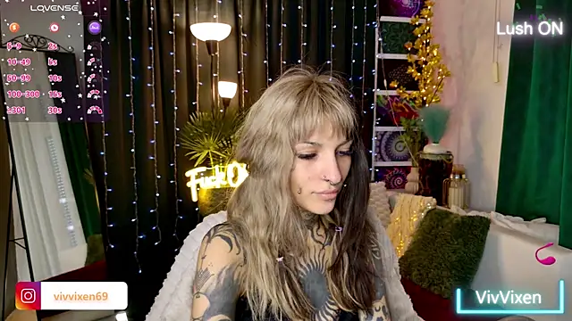Snapshot of VivVixen chatting on May 2026 02:40:02 PM VivVixen online show from May 2026 02:40:02 PM