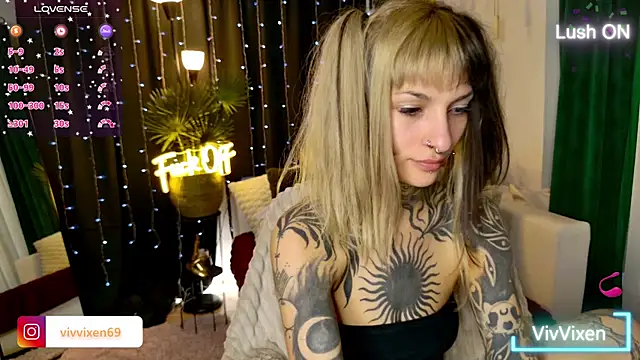 Snapshot of VivVixen chatting on May 2026 05:54:02 PM VivVixen online show from May 2026 05:54:02 PM