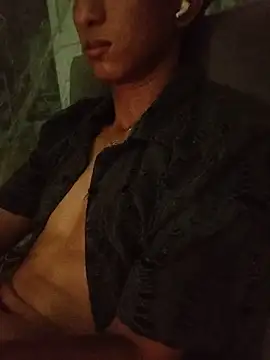 Snapshot of Kiet_Mot_Minh_O_Nha chatting on May 2026 04:01:02 PM Kiet Mot Minh O Nha online show from May 2026 04:01:02 PM